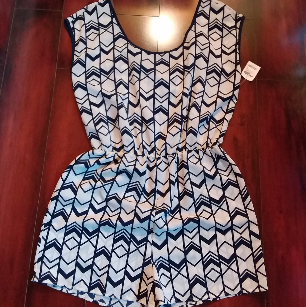 Charlotte Russe large romper - Picture 1 of 8